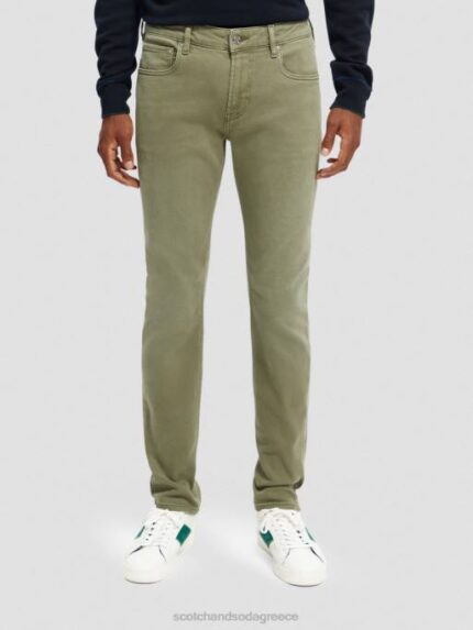 άνδρες το skim super slim fit βαμμένο με τζιν στρατιωτικό πράσινο 0J8D582 είδη ένδυσης Scotch & Soda