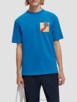 άνδρες T-shirt με οργανικά έργα τέχνης με χαλαρή εφαρμογή μπλε της ίριδας 0J8D360 είδη ένδυσης Scotch & Soda